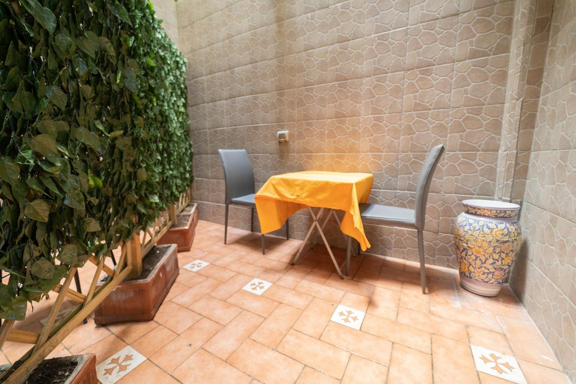 Hotel Museodream 2 By Napulitandream à Naples Extérieur photo